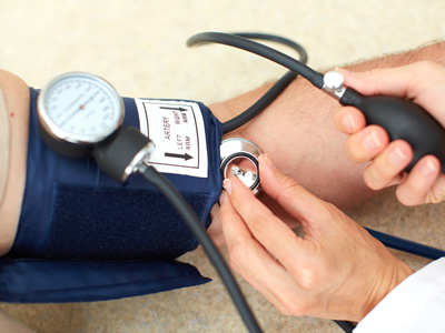 Regelmäßiges Überprüfen des Blutdrucks beugt Erkrankungen vor
