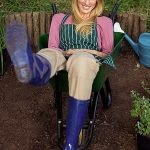 Venenfalle Gartenarbeit: Häufiges Knien drückt die Gefäße ab