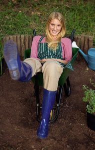 Venenfalle Gartenarbeit: Häufiges Knien drückt die Gefäße ab