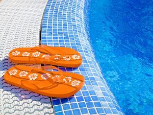 Flip-Flops am Pool