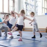 Kinder für Sport begeistern egal ob Akrobatik oder Fußball