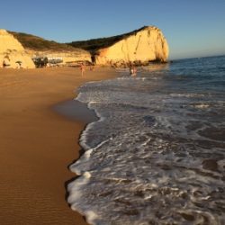 Die Traumküste der Algarve ist ein beliebtes Single-Ziel
