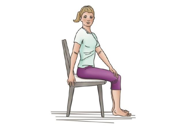 Die Yoga-Übung Drehsitz massiert die Bauchorgane und regt die Verdauung an.