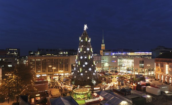 Zu den schönsten Weihnachtsmärkten Deutschlands gehört der in Dortmund mit dem größten Weihnachtsbaum der Welt.