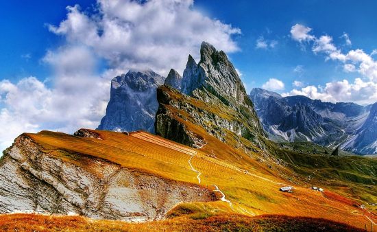 In den Dolomiten kann man sich zu jeder Jahreszeit gut erholen.
