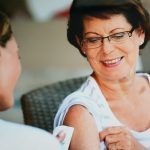 Auch für ältere Menschen ist eine Keuchhusten-Impfung wichtig